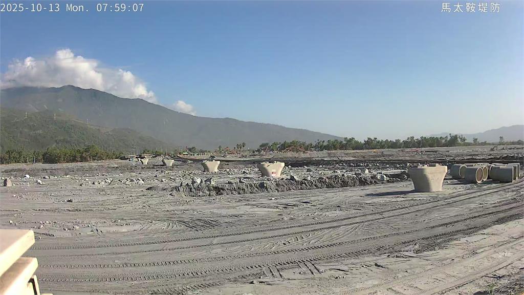 鳳凰颱風有機會「穿越台灣」!花蓮模擬雨量800毫米「恐有新堰塞湖」