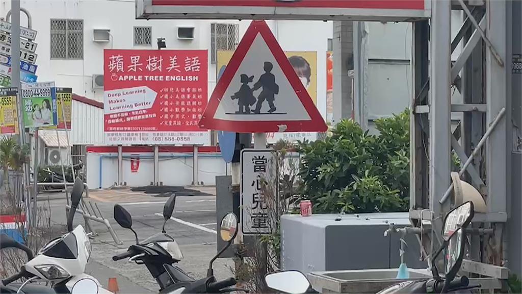 小六男童校門口衝過馬路 遭轎車「先撞再輾」腦出血加護病房救治中
