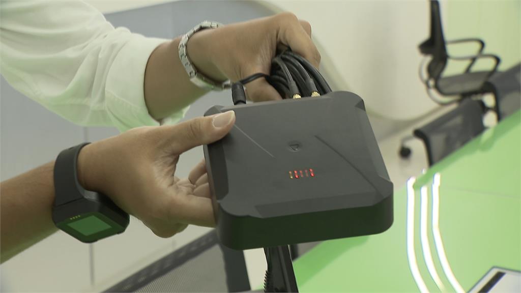獨／科技監控設備大揭密　被告電子腳環手環首曝光