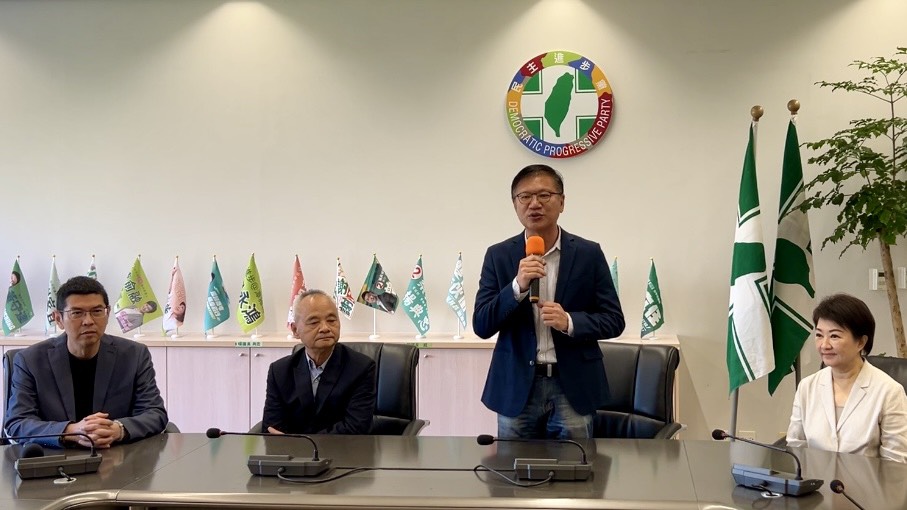 快新聞／綠台中議會黨團總召交接！盧秀燕到場觀禮　王立任正式交棒周永鴻