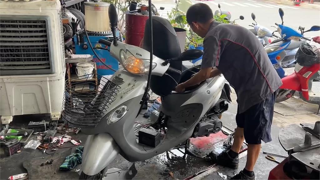 凱米颱風淹沒高雄！泡水車湧現…他問「只能報廢？」網揭車廠說法：真的超慘