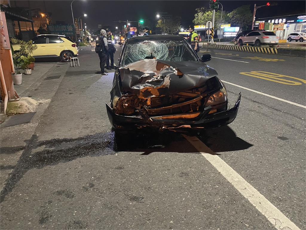 宜蘭轎車街頭飆速闖紅燈 30秒撞3機車釀1死3傷