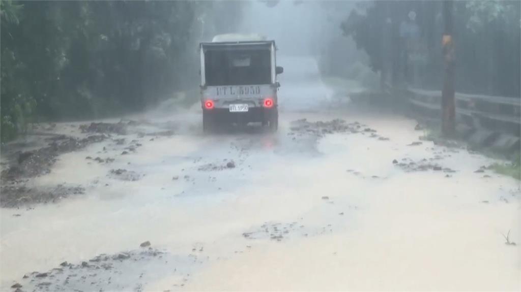 屏東豪雨狂炸！牡丹鄉199縣道土石流　居民：想停班課