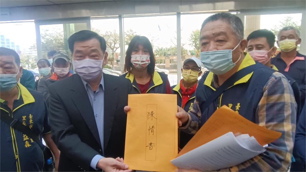台東垃圾掩埋場大火後飄惡臭 里民遞陳情書喊加快焚化爐正式營運