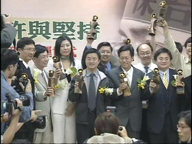 歷史觀測站／真的黃國昌被關在地下室？鄭麗文曾擁台獨　兩大黨主席變色龍歷史一次看