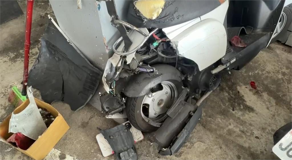 疑低血糖頭暈！小黃運將誤踩油門　撞進加油站波及４機車