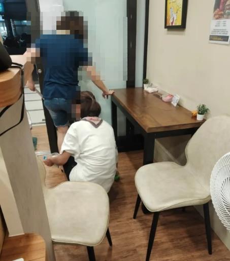 快新聞／高雄漢堡店「霹靂啪啦炸開」！　竟是婦放炮誤射進店內悲劇了