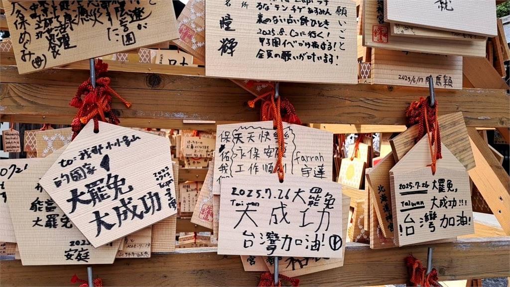 民眾挺大罷免一路跪拜北上! 推「反共大罷免」推車三跪九叩
