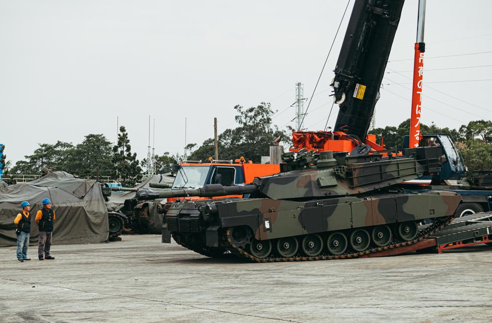 快新聞/首批38輛M1A2T戰車抵台 凌晨送往新竹裝訓部