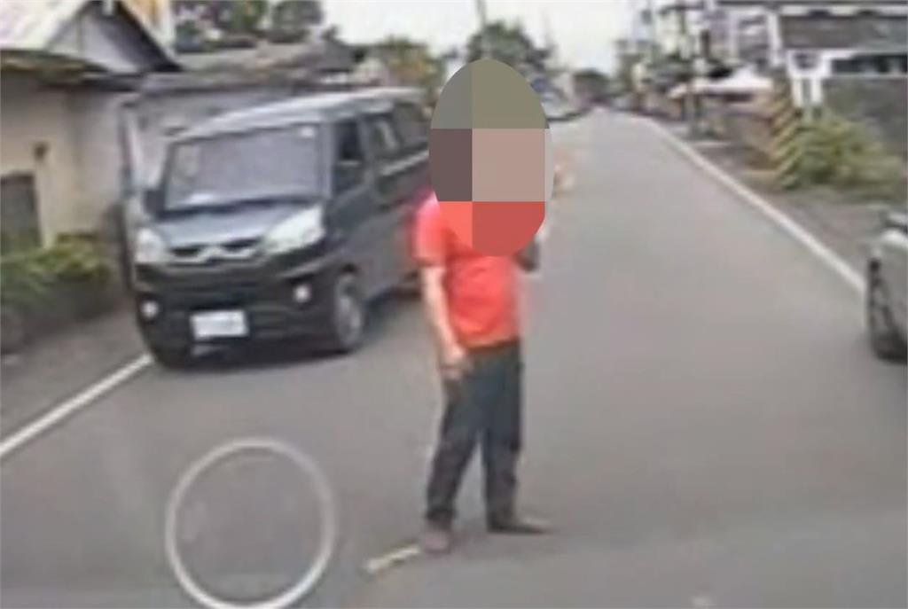 花蓮救護車載患者遭醉男攔阻 離譜行為引網友砲轟