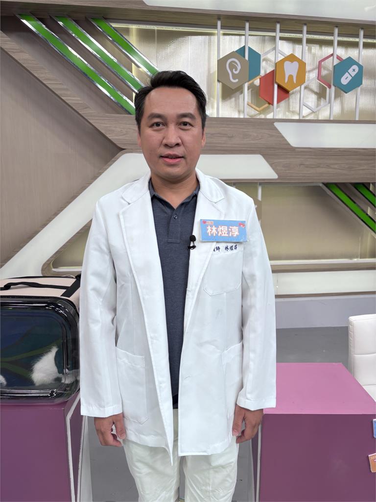 《醫學大聯盟》鹿希派超狂養12隻狗!與貓同住「互不理會」