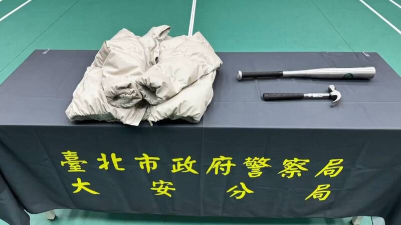 快新聞／竹聯幫成員撂10多黑衣人砸店辯「停車糾紛」　警方懷疑動機是搶禮儀生意