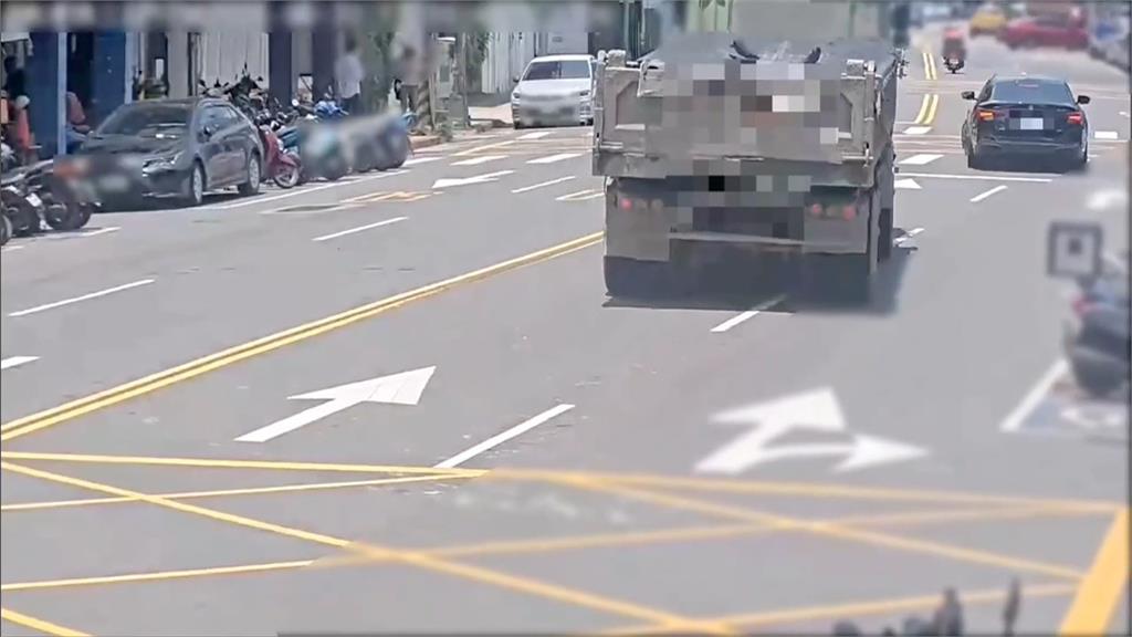 為閃前車失控撞斷電桿 砂石車駕駛"涉毒酒駕" 當場被逮