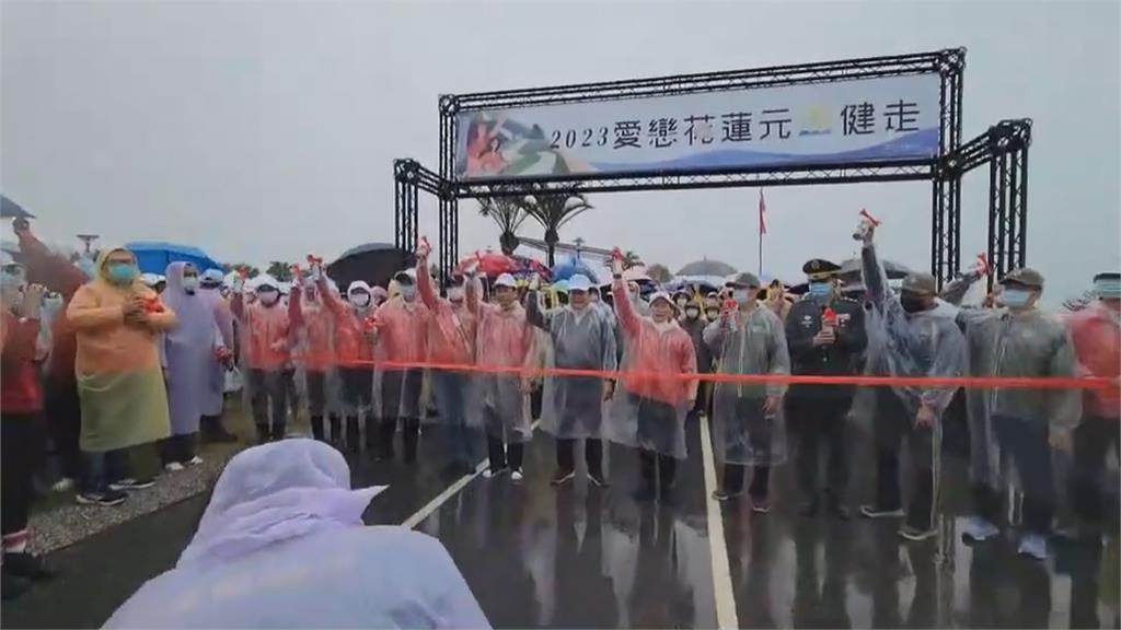 花蓮愛戀健走往返路線同一條 民眾擠爆半小時動彈不得