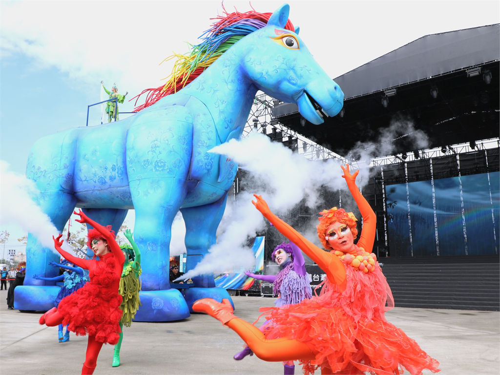 10米高巨型雨馬震撼登場　親子劇燈光秀齊發點亮嘉義