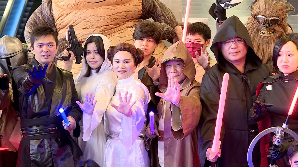 史上最受歡迎科幻電影 歡慶世界星戰日! 鄭運鵬穿古裝扮孔明