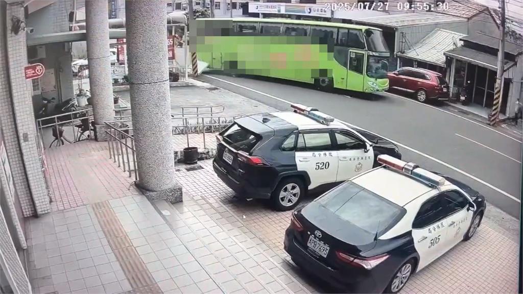 吃感冒藥頭昏釀禍？客運駕駛一路撞幸無人受傷