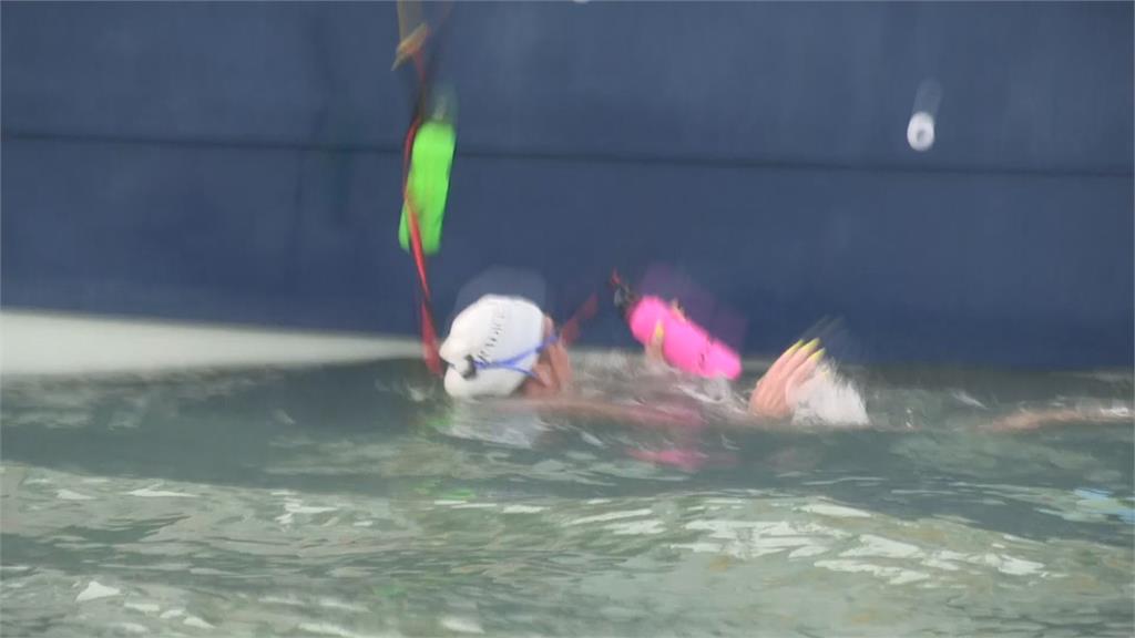 橫渡英吉利海峽44次　澳洲女泳改寫世界紀錄