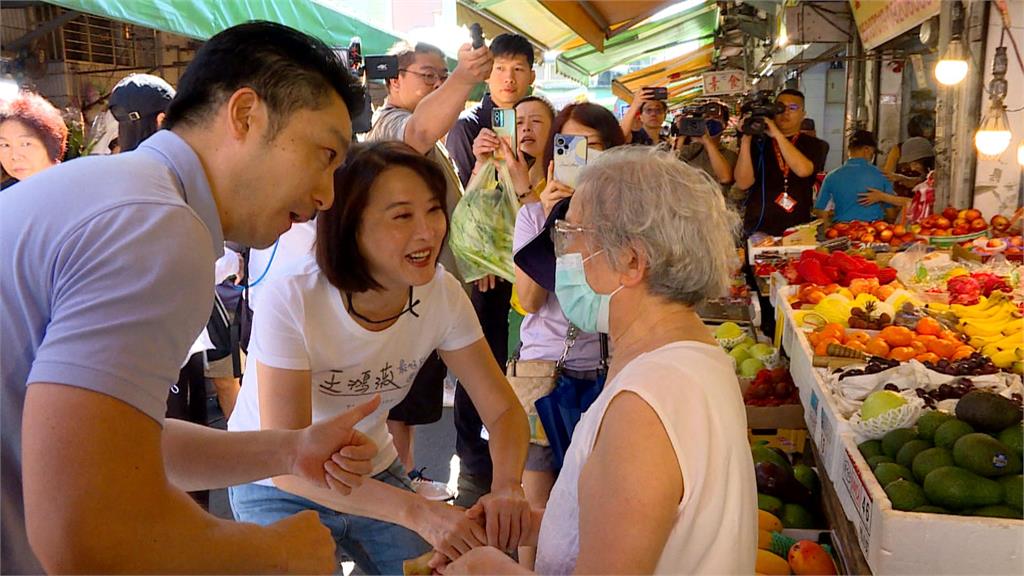 「滾回去 繳稅不養共匪」 蔣萬安.王鴻薇掃街宣傳反罷免遭嗆