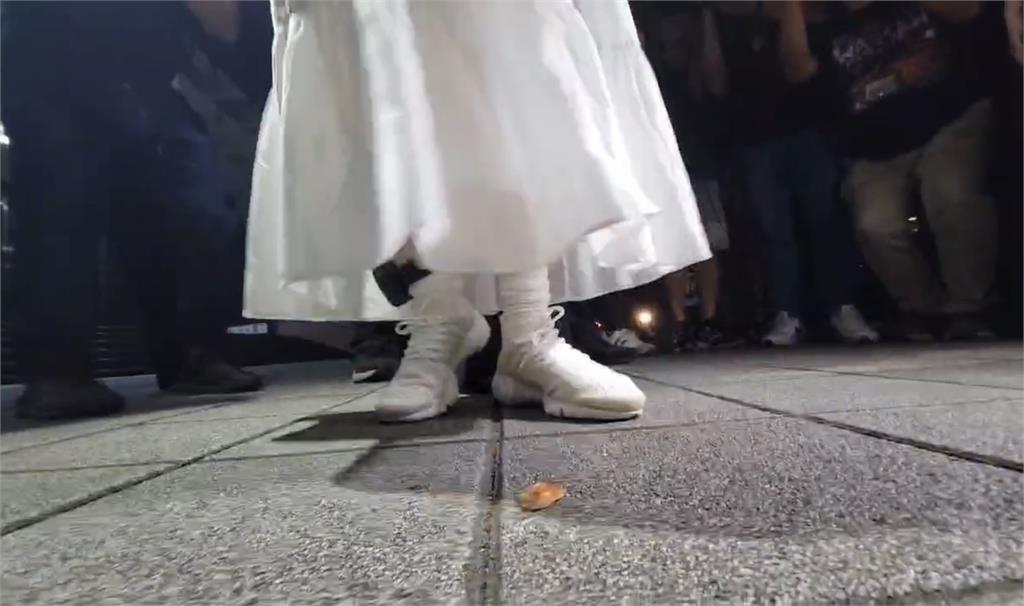 貴婦奈奈200萬元交保! 配戴電子腳鐐、限制出境出海
