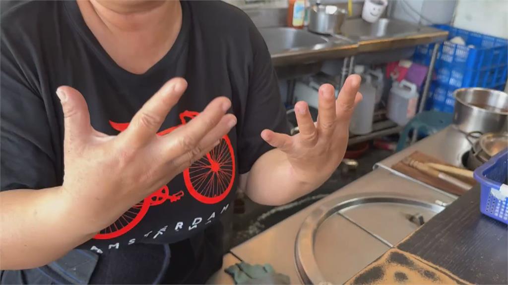 噁! 肉粽吃到「綠色美甲片」 店家「秀手自清」懷疑遭報復