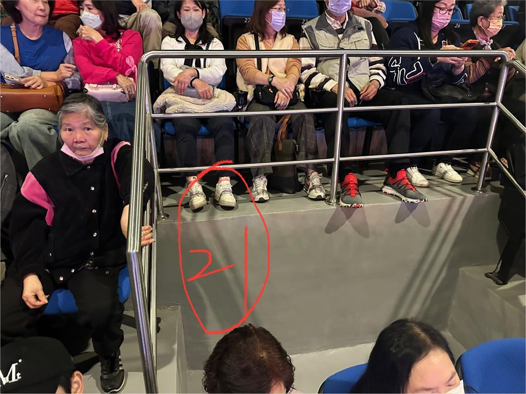 洪榮宏高雄開唱鐵粉現身！　賴總統後台追星打氣　