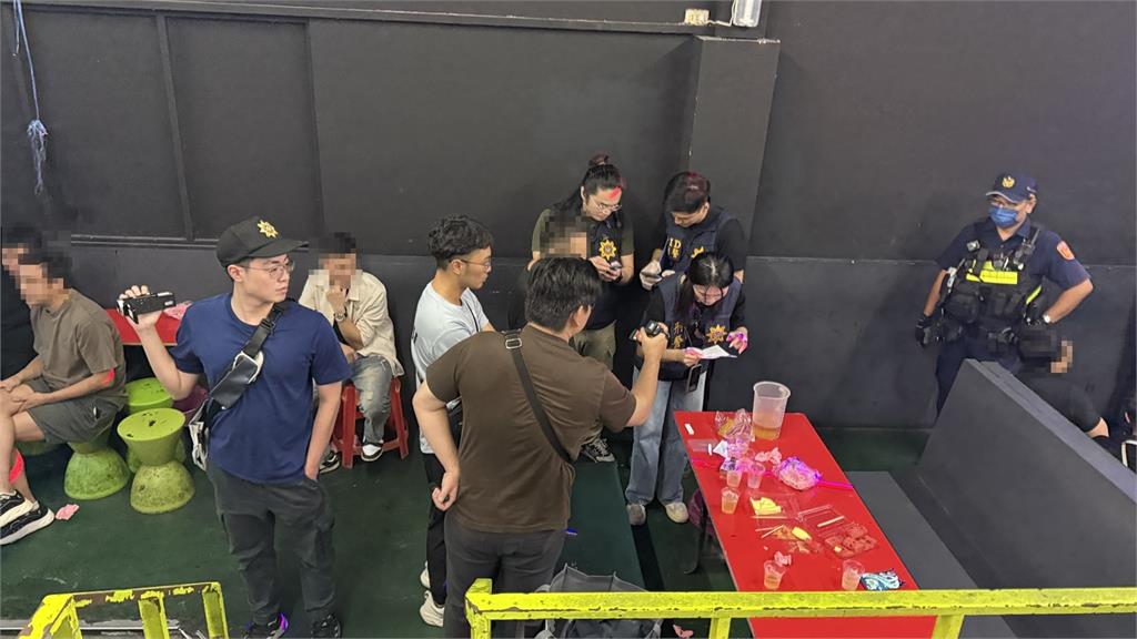 鐵皮舞廳淪治安死角！逾200移工狂歡　地板全是毒品