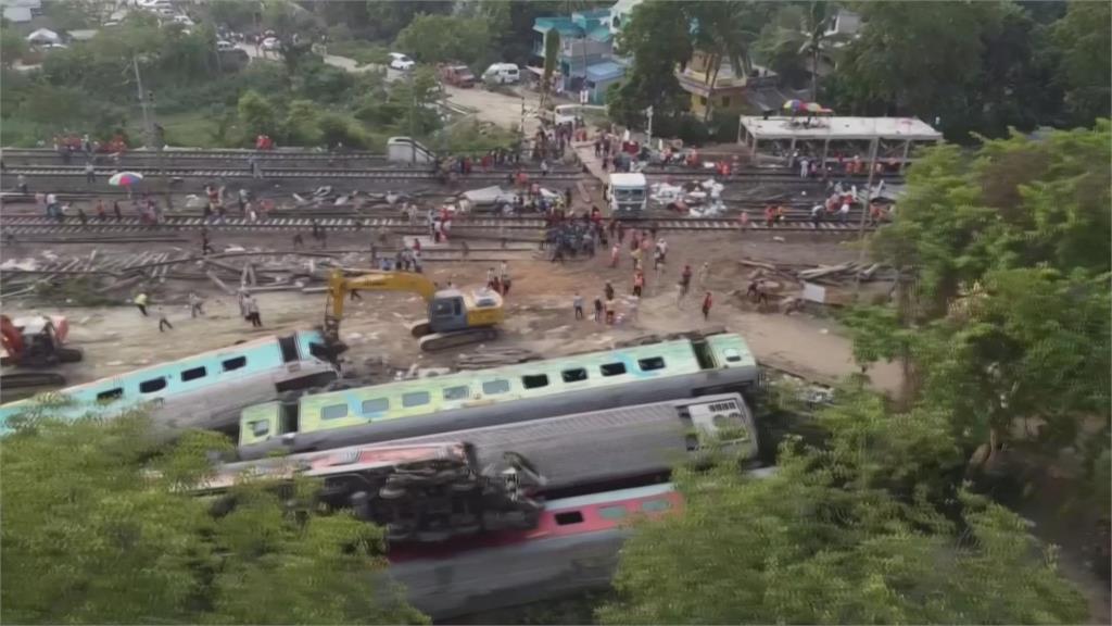 印度火車相撞下修至275死　當局稱號誌故障釀禍　承諾賠償究責