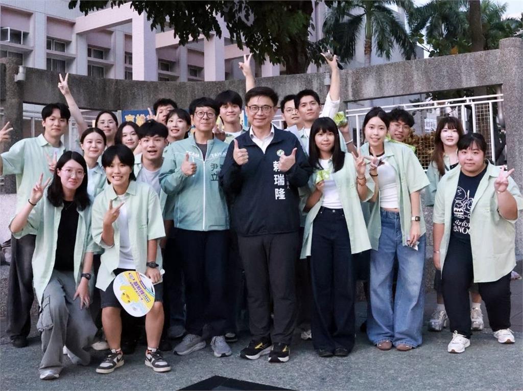 快新聞／民進黨「青年輔選團」正式啟動！首站直闖苗栗、高雄　與參選人一同拜票