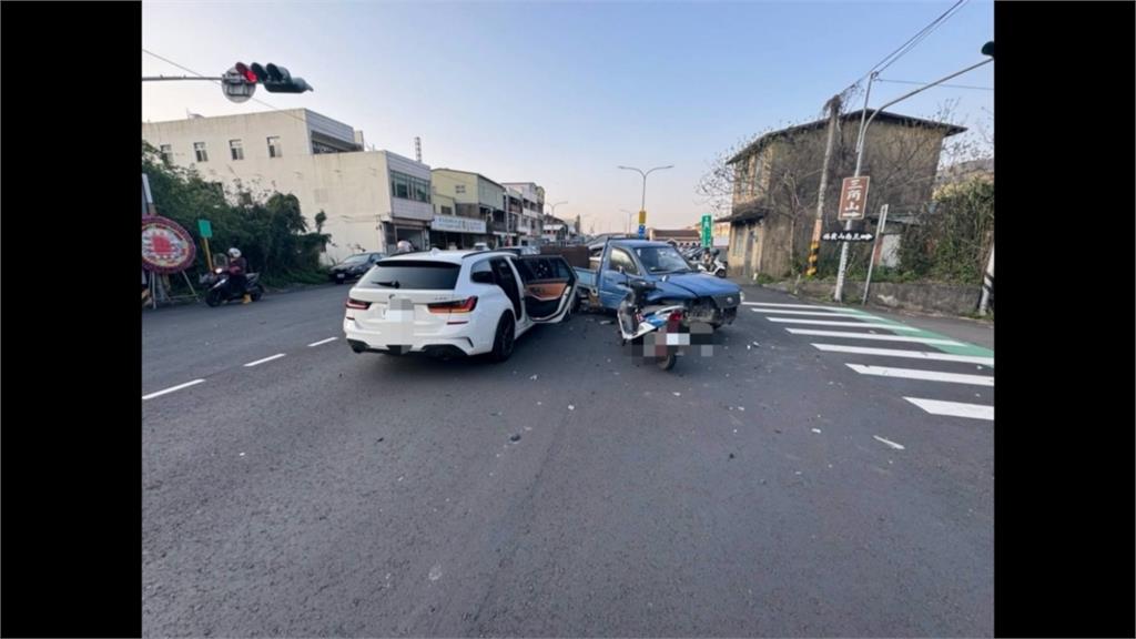 彰化女駕駛精神不濟自撞翻車 苗栗汽車駕駛追撞貨車釀連環撞