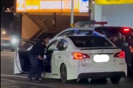 拒檢跑給警察追毒品沿途丟 警破窗逮兩人