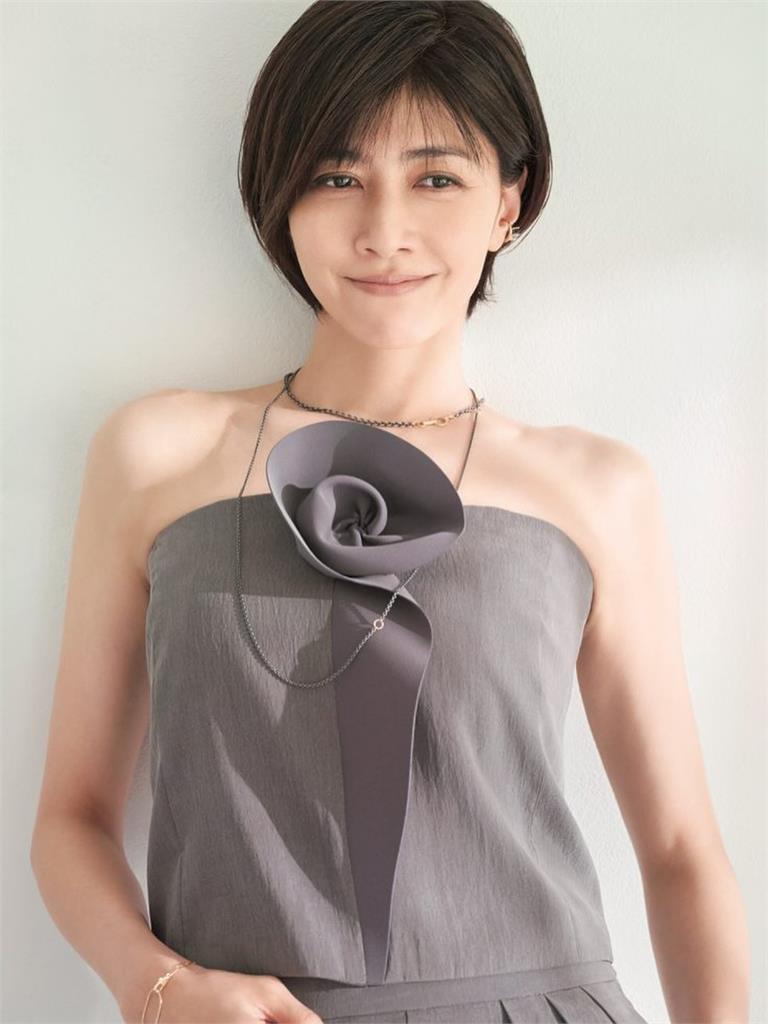 徐若瑄突公開「姊妹青澀合照」！短髮親姊「激似內田有紀」網看呆：神仙顏值