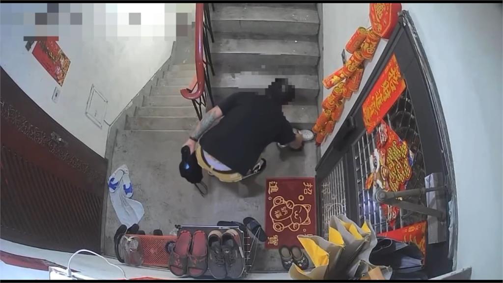不滿兩雙拖鞋遭竊　4樓住戶持鐵鎚狂敲鄰居門