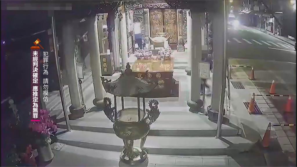 男鐵絲黏雙面膠「釣」香油錢 缺錢買毒!不到3小時落網