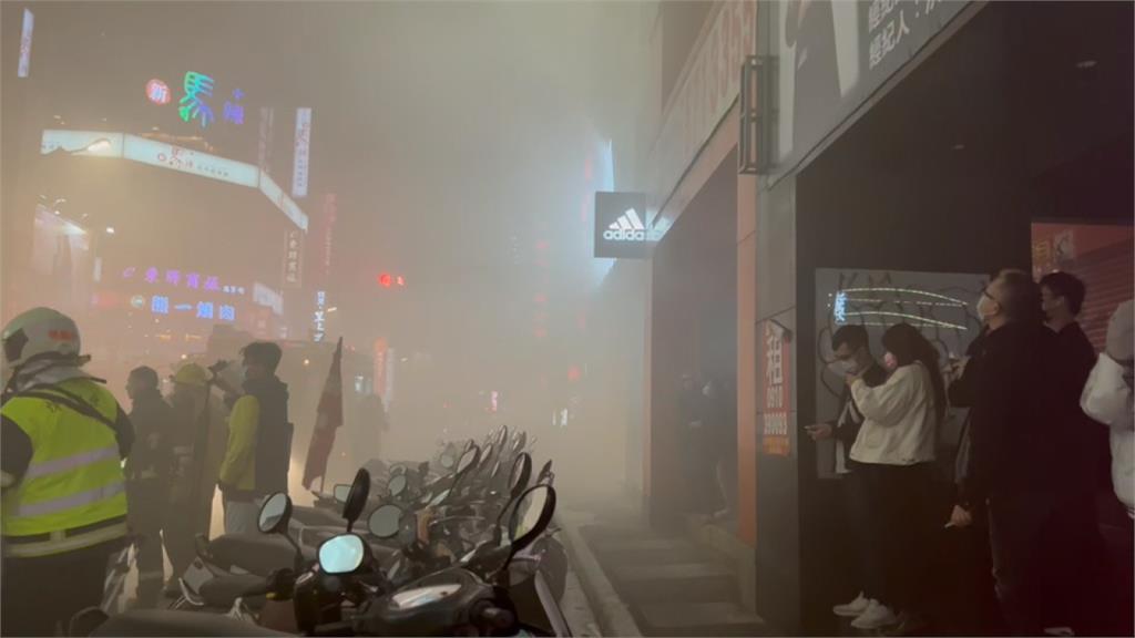 西門町大火 整條街都濃煙 雲梯車高空滅火