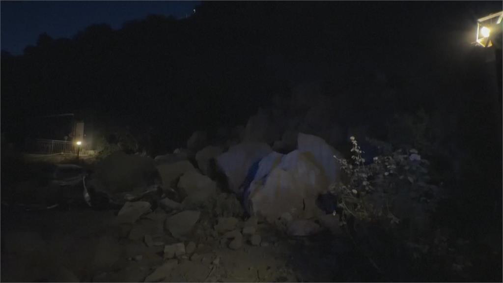 義大利那不勒斯火山區規模4.7地震　巨石砸車怵目驚心
