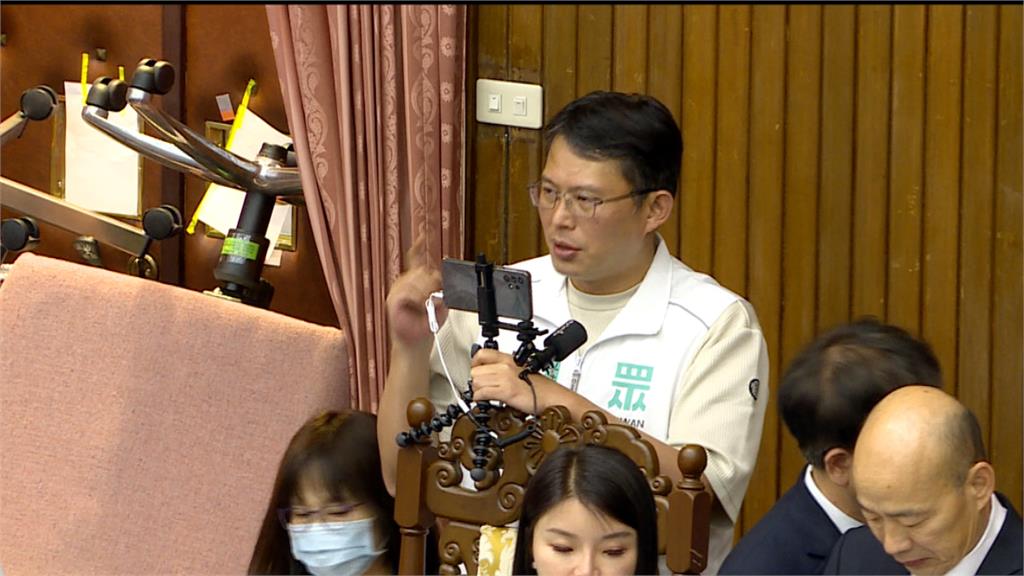 狗仔風暴!中央社女記者辭職 黃國昌開直播反擊王義川「我犯什麼法」