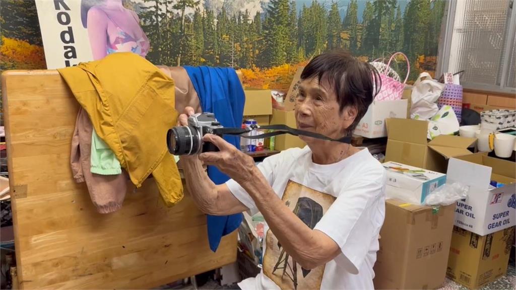 95歲阿祖幫97歲顧客拍照　玉里老照相館記錄在地歲月光景