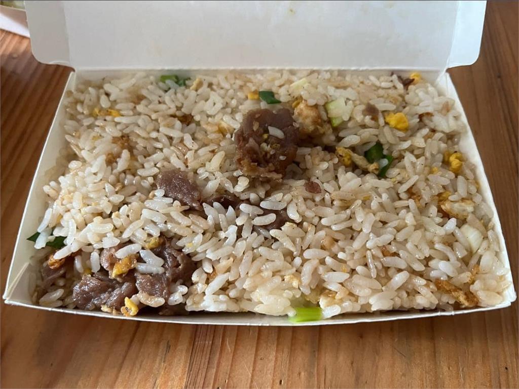 台北佛心店家+1!羊肉炒飯免百元「高麗菜塞好塞滿」在地人讚:該衝了