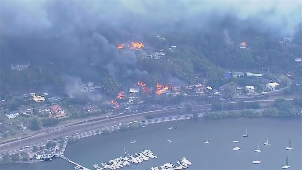 野火肆虐！澳洲新南威爾斯燒不停　吞噬面積「近132座大安森林公園」
