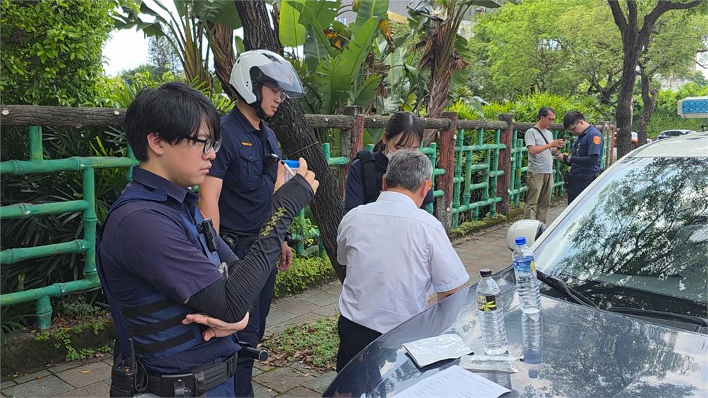 陽明山公車追撞八人受傷　３外籍遊客送醫幸無礙