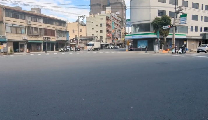 台中休旅車駕駛闖燈撞飛騎士 沒下車查看還輾傷人肇逃