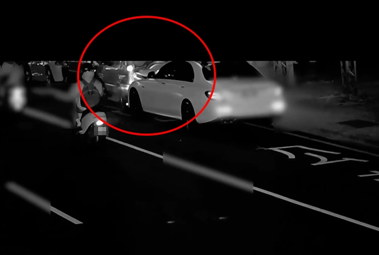 低血糖昏過去！　男昏厥自撞分隔島　警破窗搶救