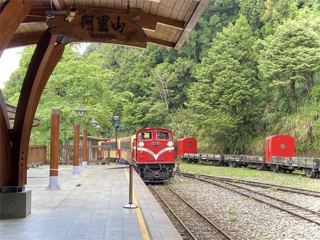 婦人顧著自拍遭小火車撞骨折!林鐵處祭鐵腕「闖入鐵軌者」依公共危險罪法辦