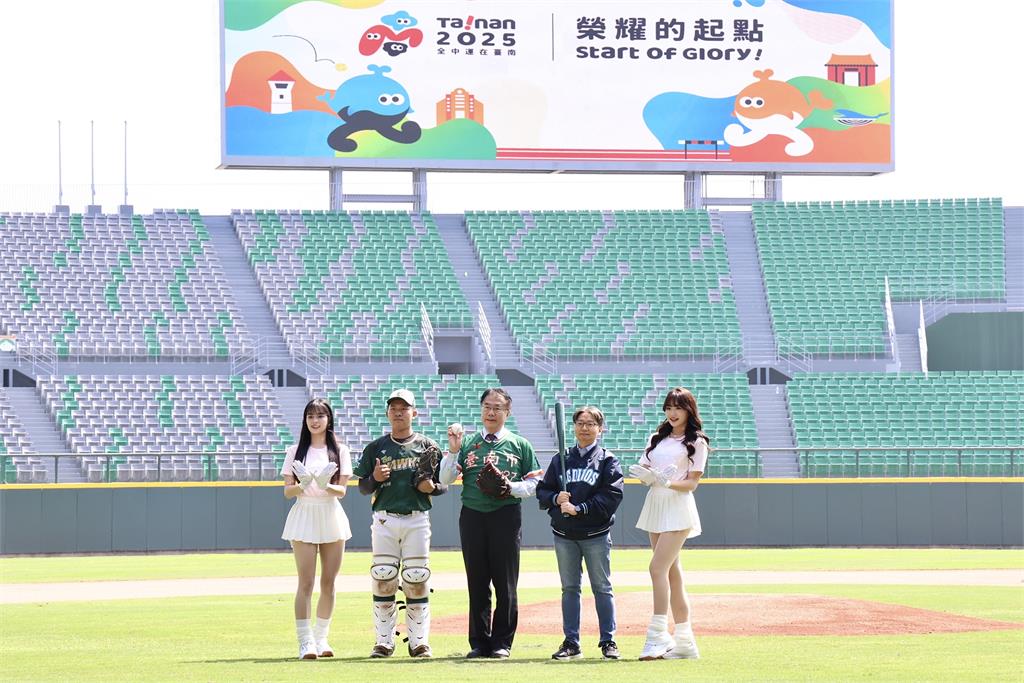 黃偉哲開球!韓職NC恐龍對台八場 亞太主球場首開球迷進場