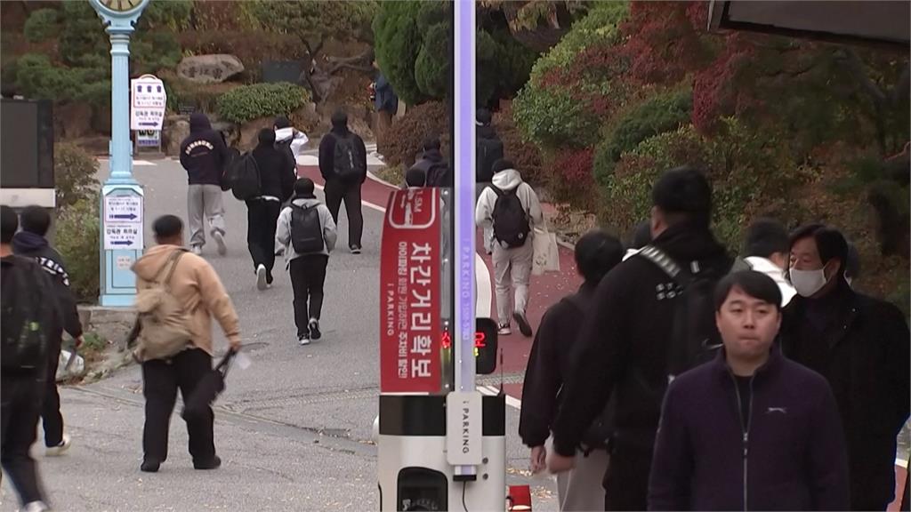 南韓大學考試「52萬人應試」 股市延後開盤1小時、飛機限制起降