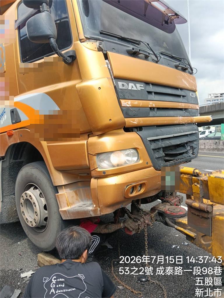 快新聞/駕駛注意!國1五股段6車追撞釀2傷 現場嚴重回堵
