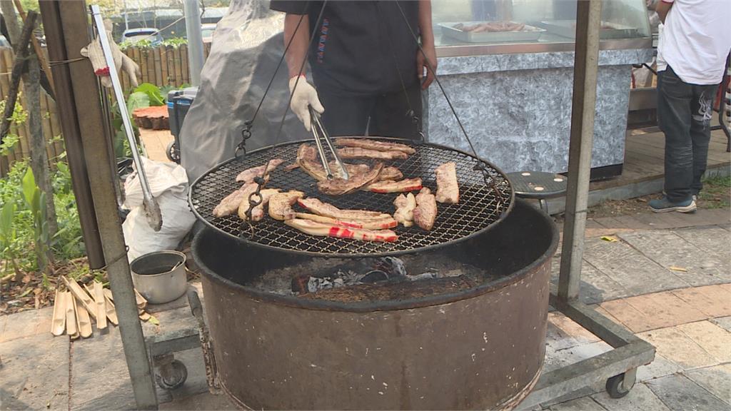 阿里山原住民美食節 品嘗獨特鄒族烤山豬肉