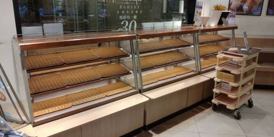 快新聞／卡努襲北台灣！　民眾擠爆超市「貨架被掃空」畫面曝