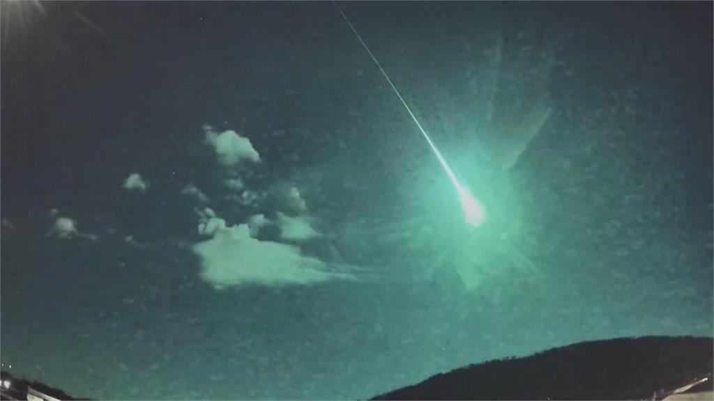 西班牙、葡萄牙出現巨大「藍色流星」　劃破夜空